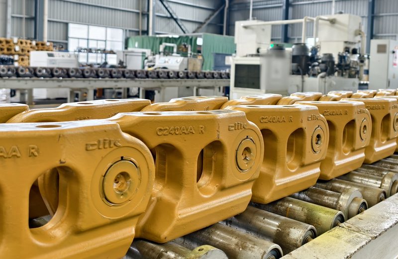 CLIK track links and link assemblies
