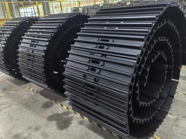 CLIK excavator track groups with triple-grouser shoes